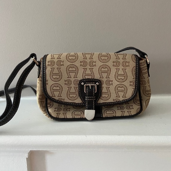 Etienne Aigner Signature Designer Crossbody Bag, vintage bag - Picture 9 of 10